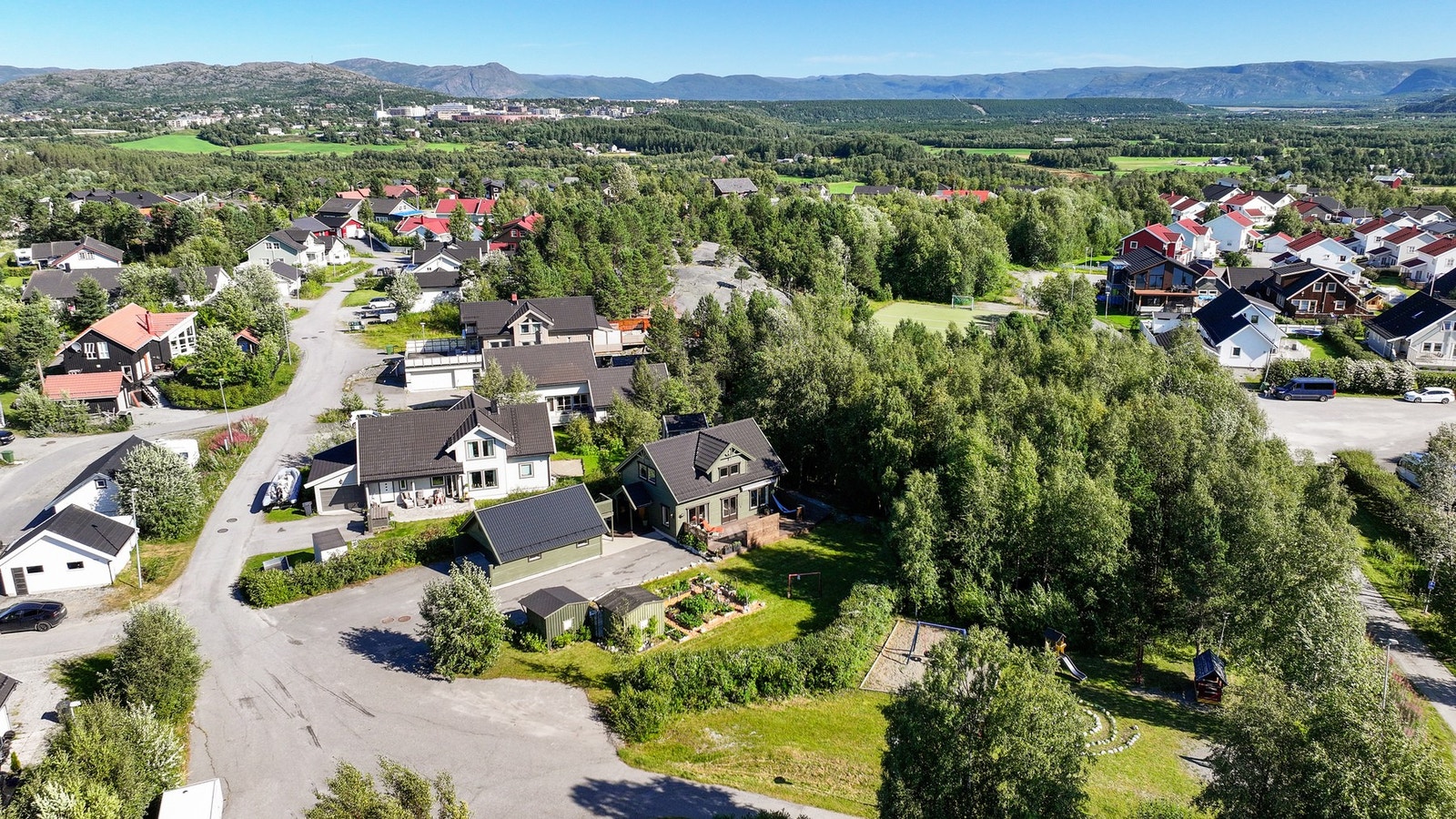 Reistadskogen 25 ligger i et etablert og rolig boligområde på Thomasbakken Galleribilde