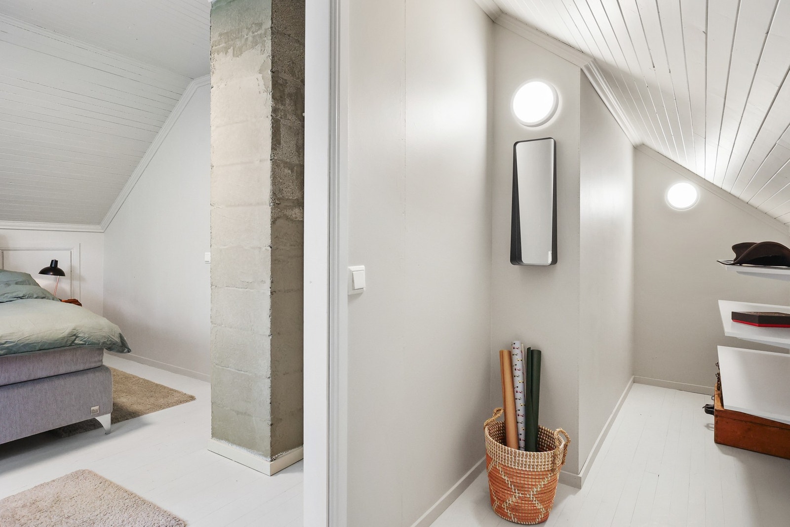 Her er det god plass til en dobbeltseng og oppbevaringsløsninger. Galleribilde