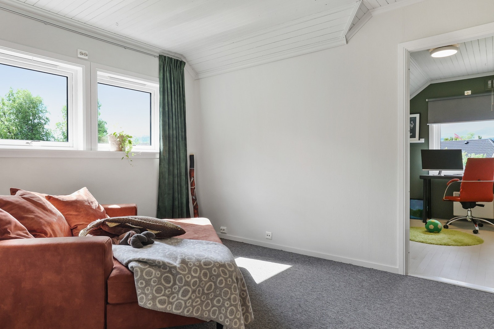 Loftstuen en lys og er av fin størrelse. Galleribilde