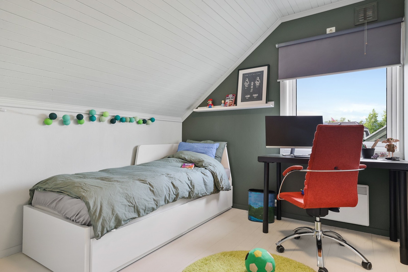 Det andre soverommet passer seg ypperlig som ekstra rom eller kontor. Galleribilde