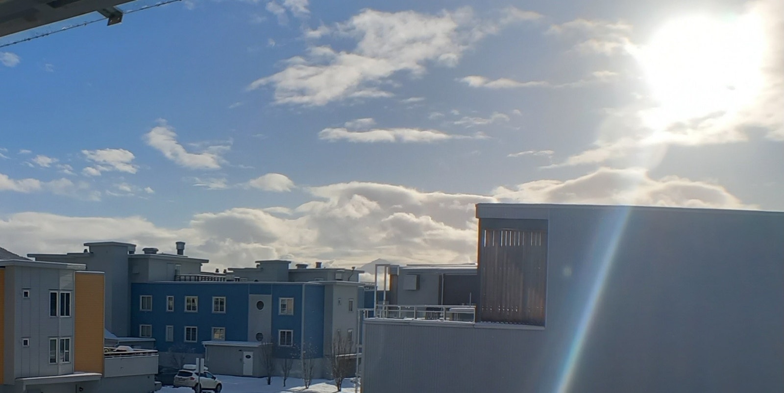 Utsikt fra stue og sydvendt balkong. Galleribilde