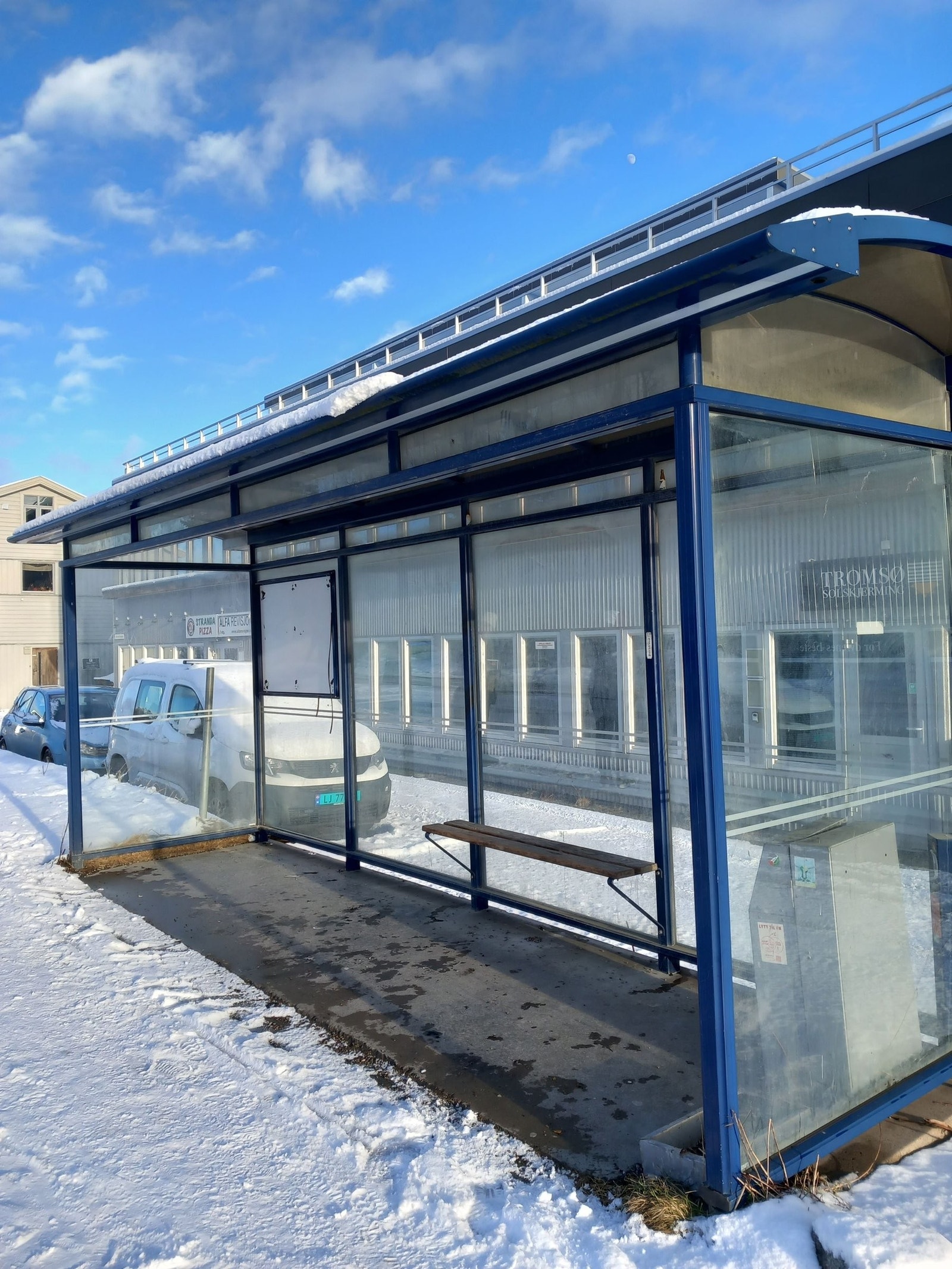 Busstopp 2 minutter unna. Galleribilde