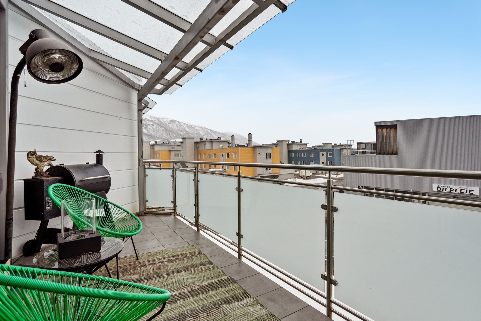 Sydvendt balkong med glasstak. Galleribilde