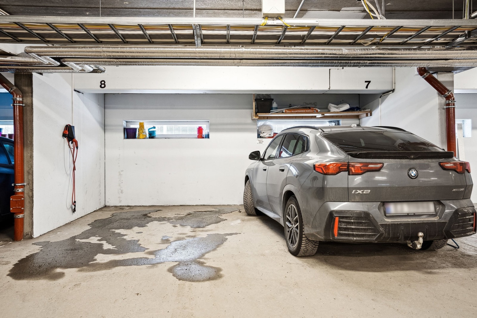 Garasjeplass med egen lader. Galleribilde