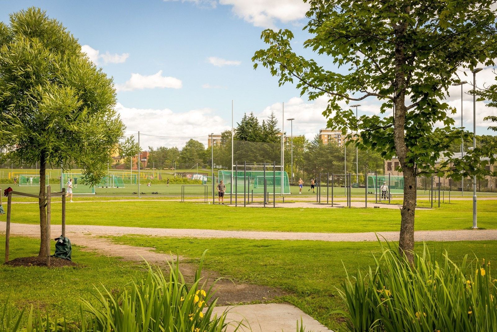 Voldsløkka idrettspark er et stort gressområde med flere idrettsbaner for blant annet fotball, volleyball og tennis. Galleribilde