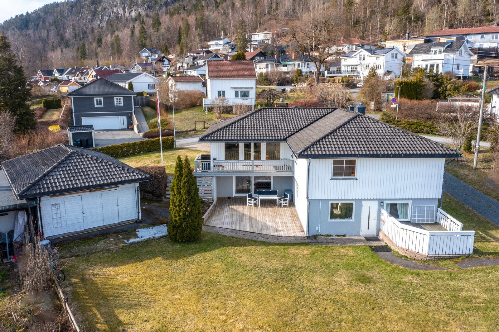 Velkommen til Otto Rykkinds Vei 3 - Presentert av Robert Eckmann EIE eiendomsmegling Bærum Galleribilde