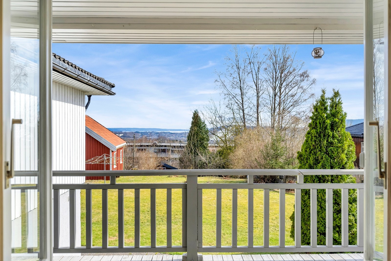 Fra stuen er det utgang til balkong Galleribilde