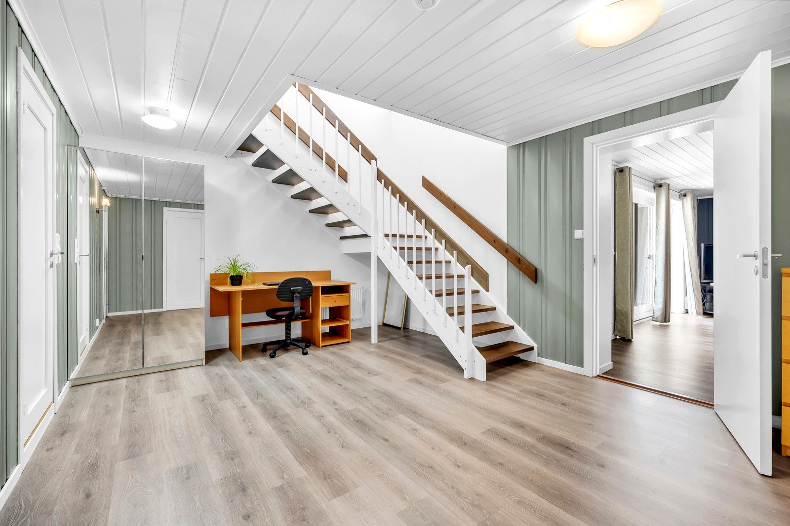 Stor gang i underetasjen Galleribilde