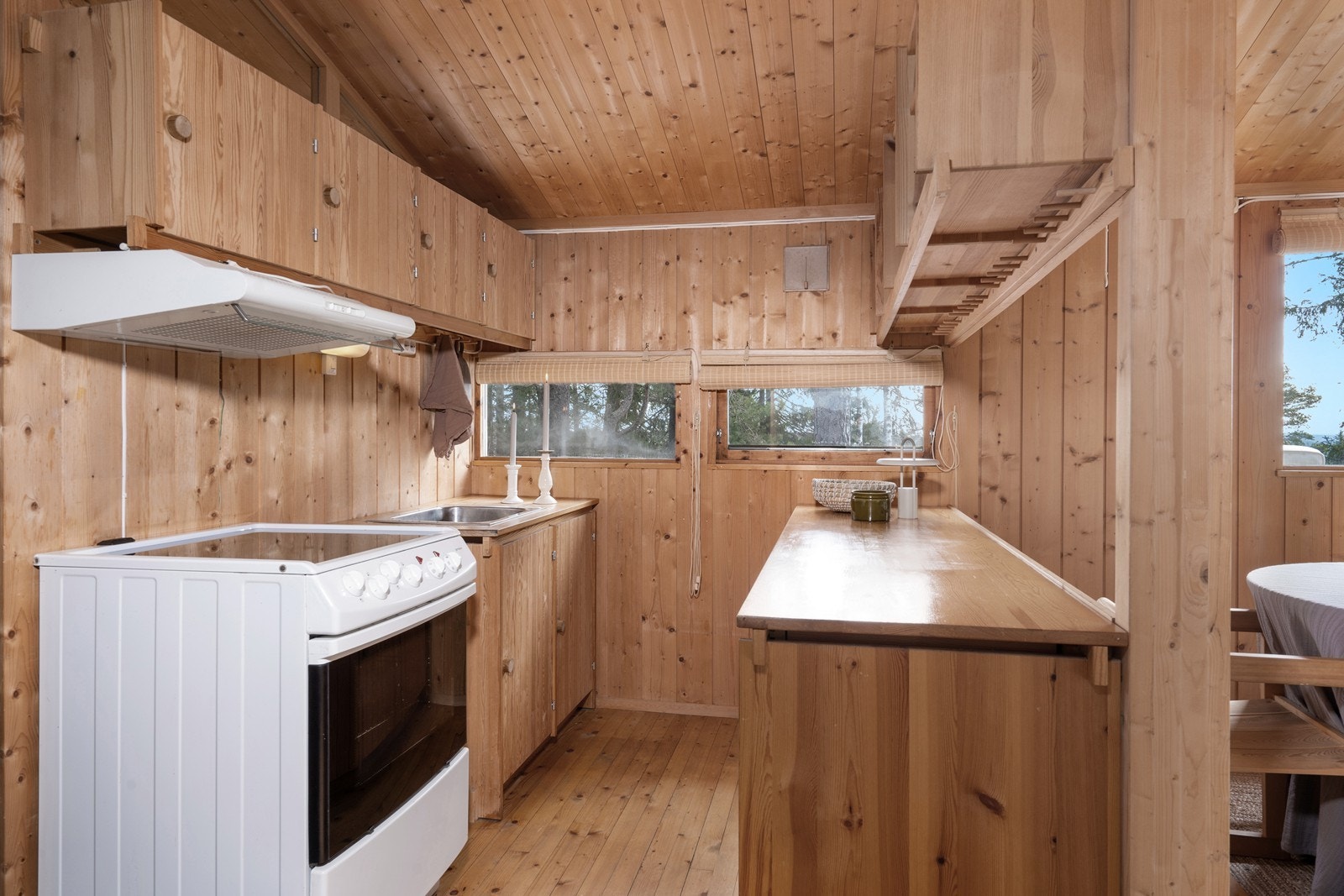 Innredning med heltre fronter Galleribilde