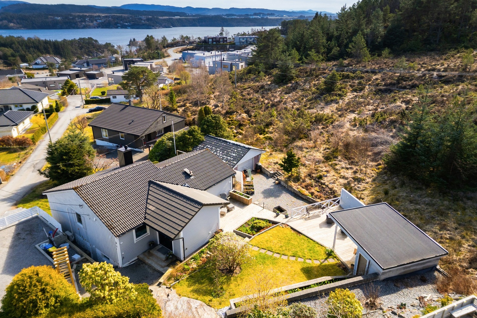 God beliggenhet for deg som ønsker å bosettes i et barnevennlig og rolig område.Tilbygg ved entré 2022 Galleribilde