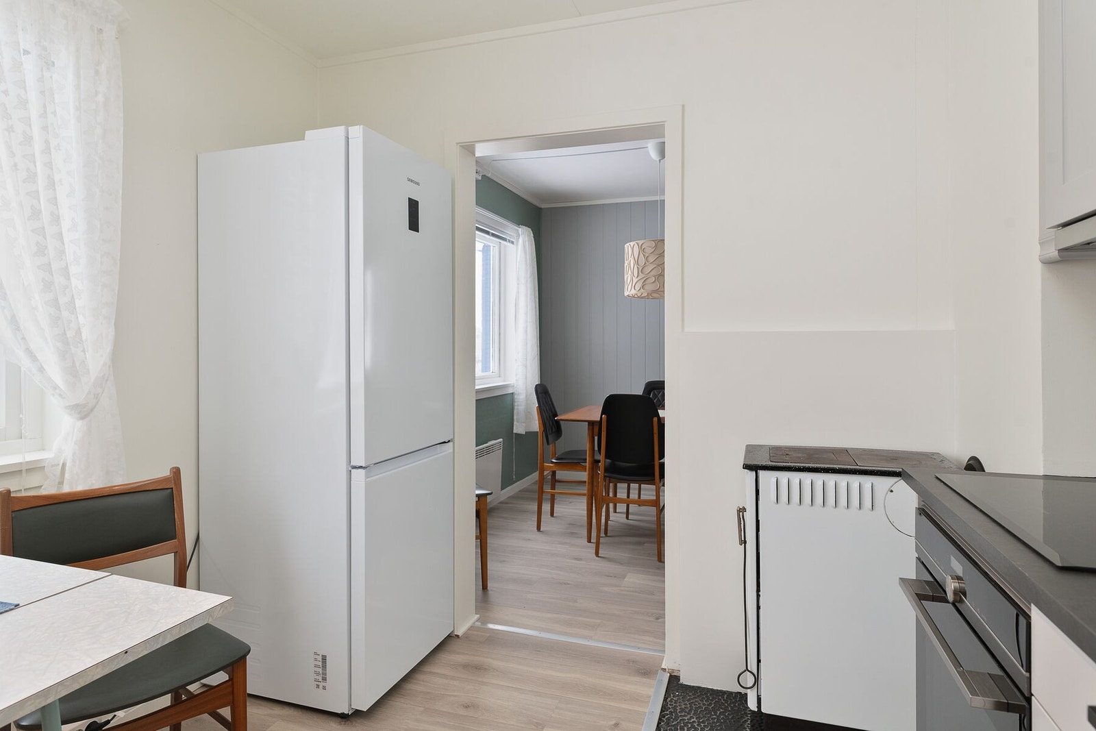 Vedovn finnes både i stuen og på kjøkkenet. Galleribilde