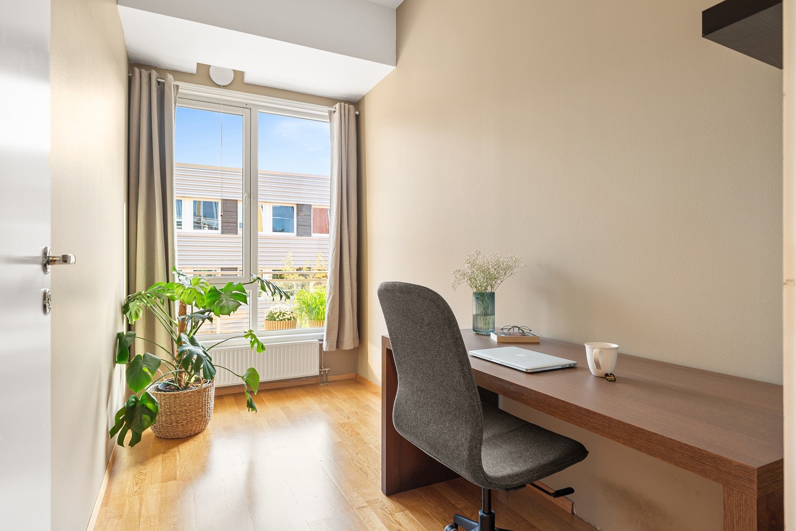 Soverom på 6,7 kvm med plass til seng og tilhørende soveromsmøblement. Galleribilde