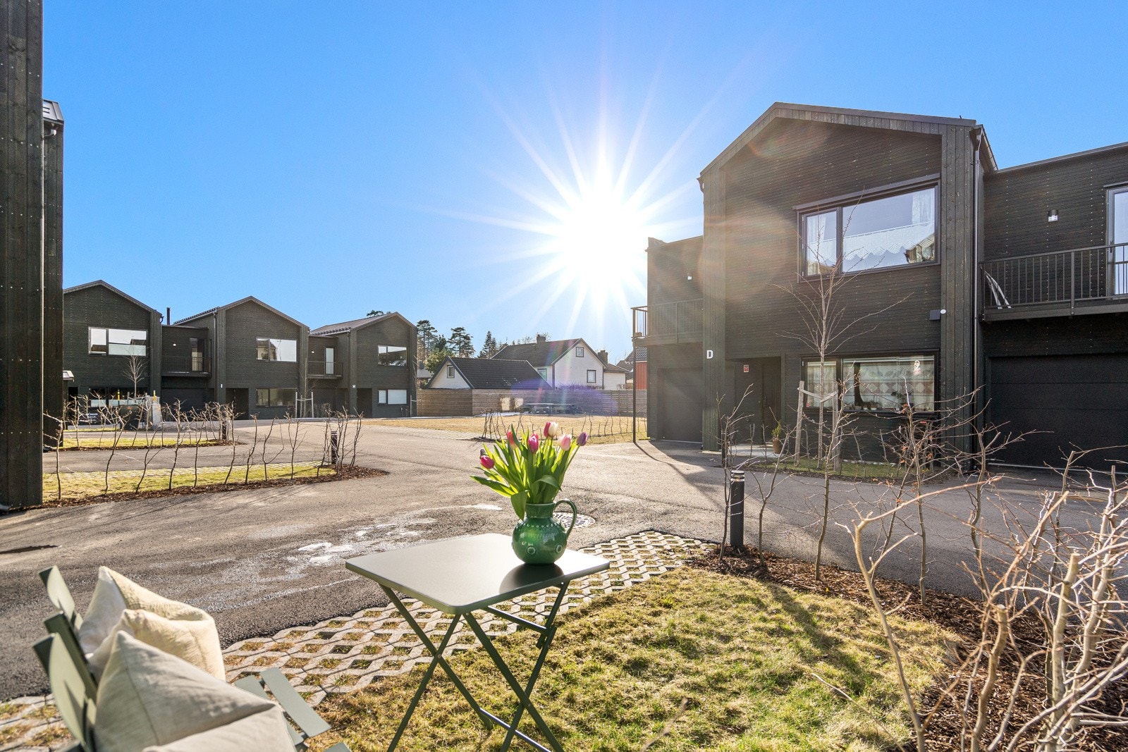 Uteplass ved inngangspartiet Galleribilde