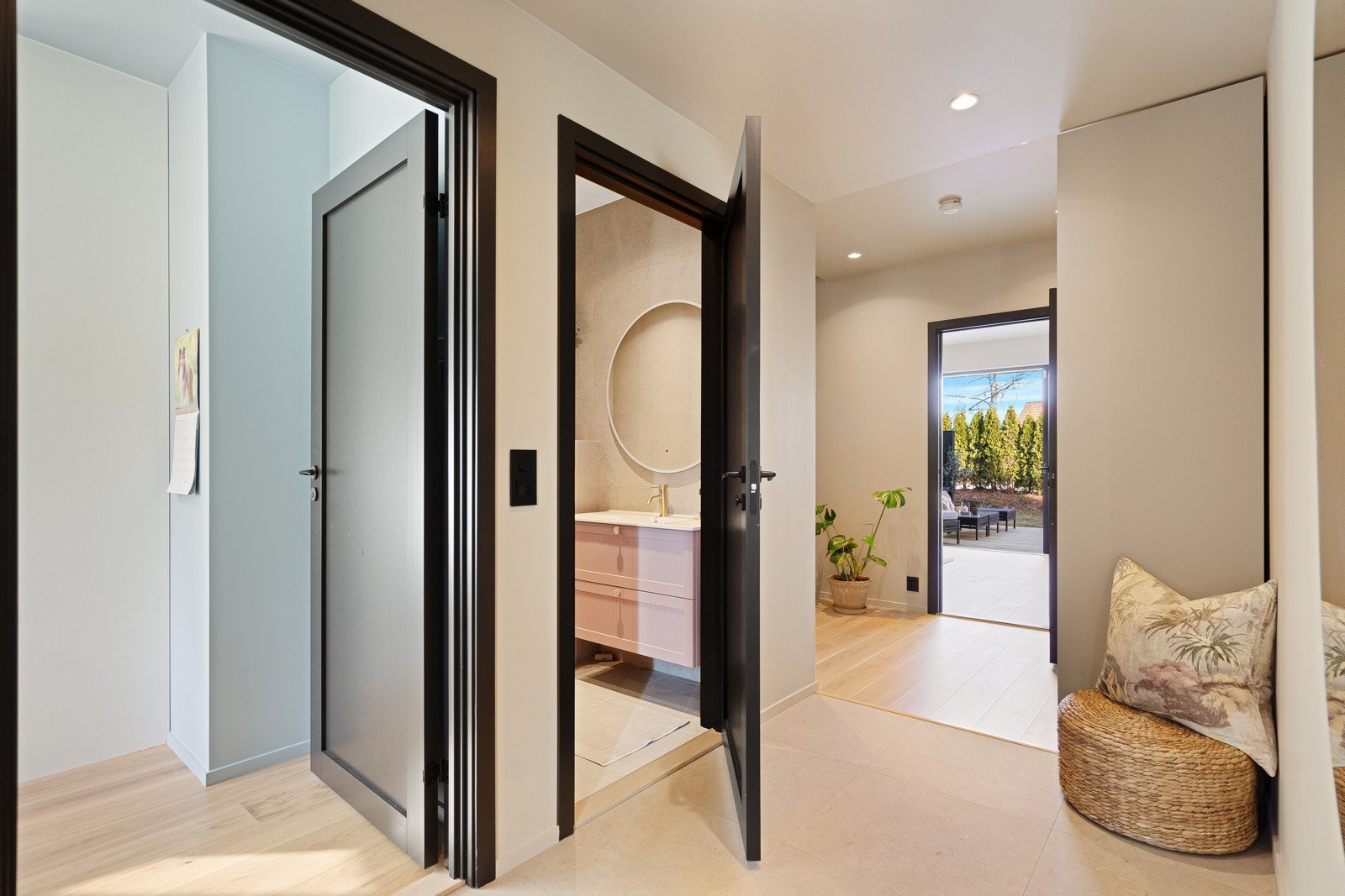 Hall med bad og soverom Galleribilde