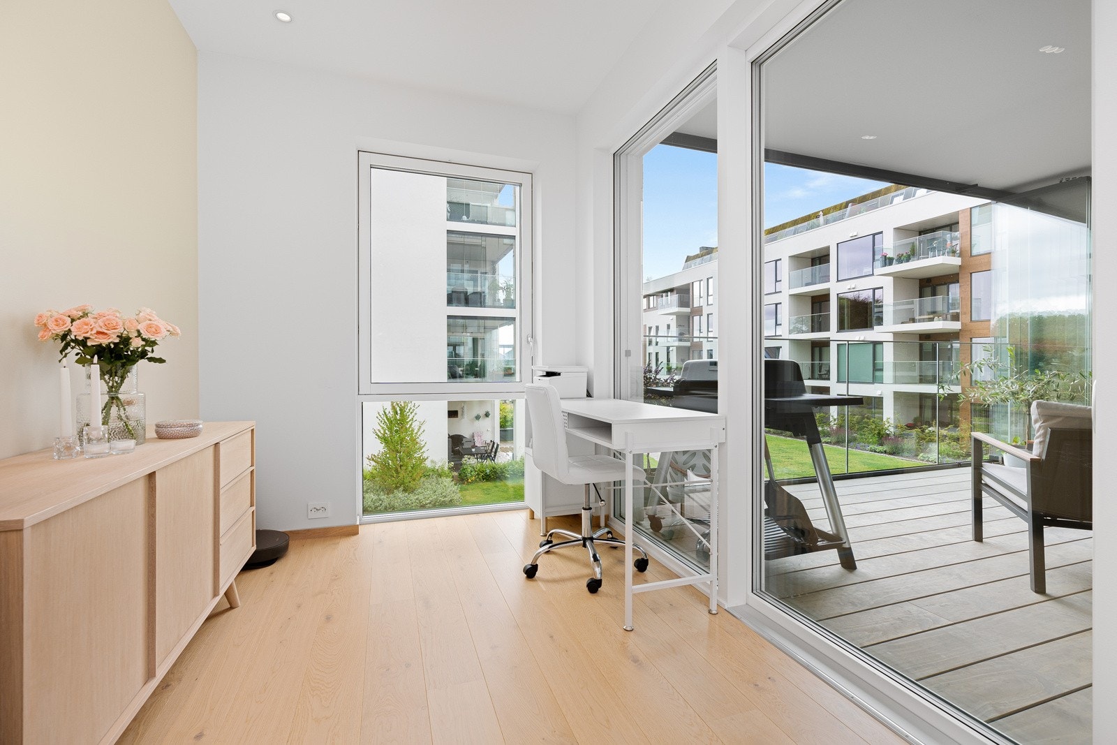 Denne fløyen i stue/kjøkken kan med enkle grep omgjøres til et 3. soverom. Galleribilde