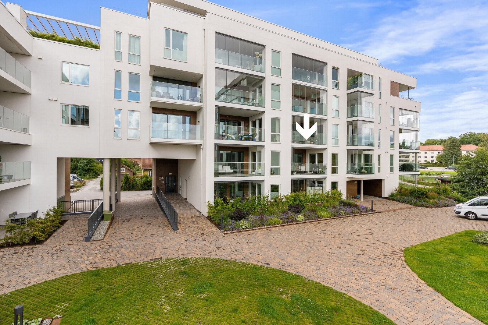 Vi sees på visning. Leiligheten og sameiet er tilpasset for beboere i alle aldersgrupper. Galleribilde