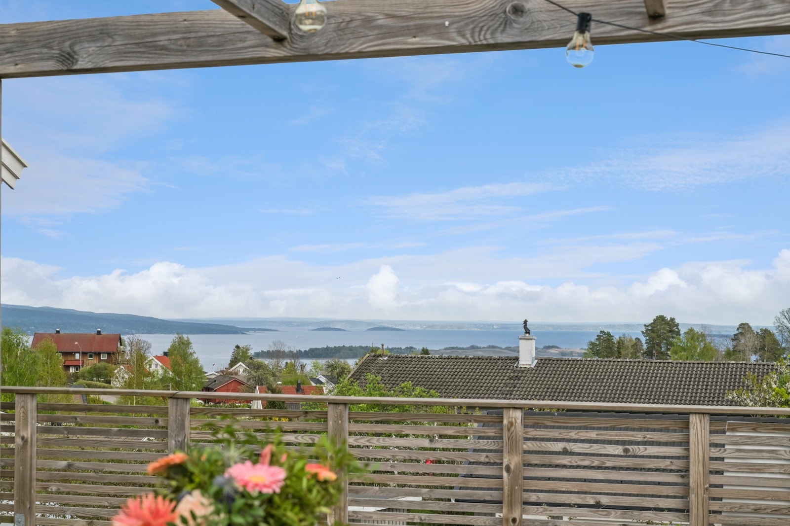 Flott utsikt fra terrassen. Galleribilde