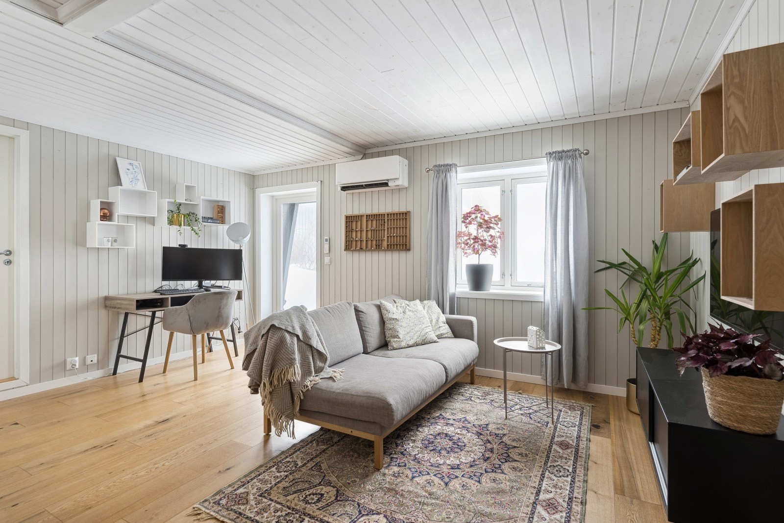 Et flott rom for hjemmekontor, tv-stue eller eget lekerom til de yngste. Galleribilde