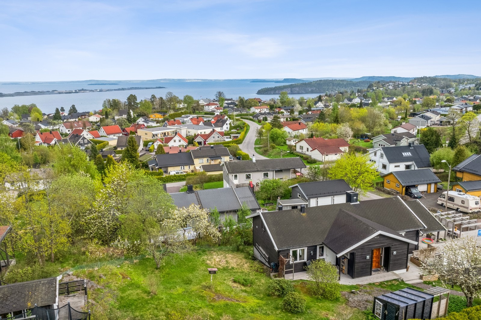 Boligen ligger i en av Holmestrands mest populære boligområder. Galleribilde