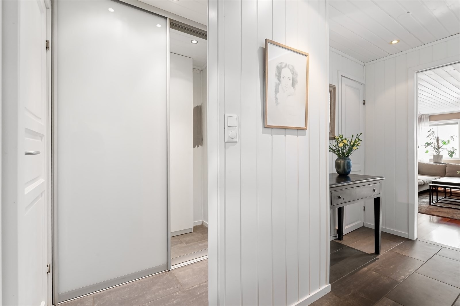 Garderobeløsning i gangen. Galleribilde