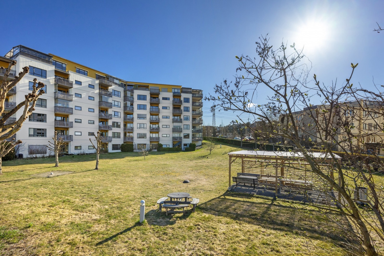 Flott og stille nabolag Galleribilde