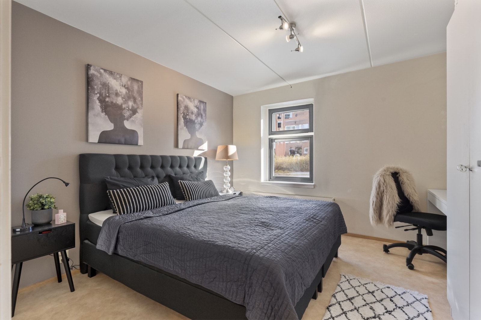 Romslig stort soverom Galleribilde