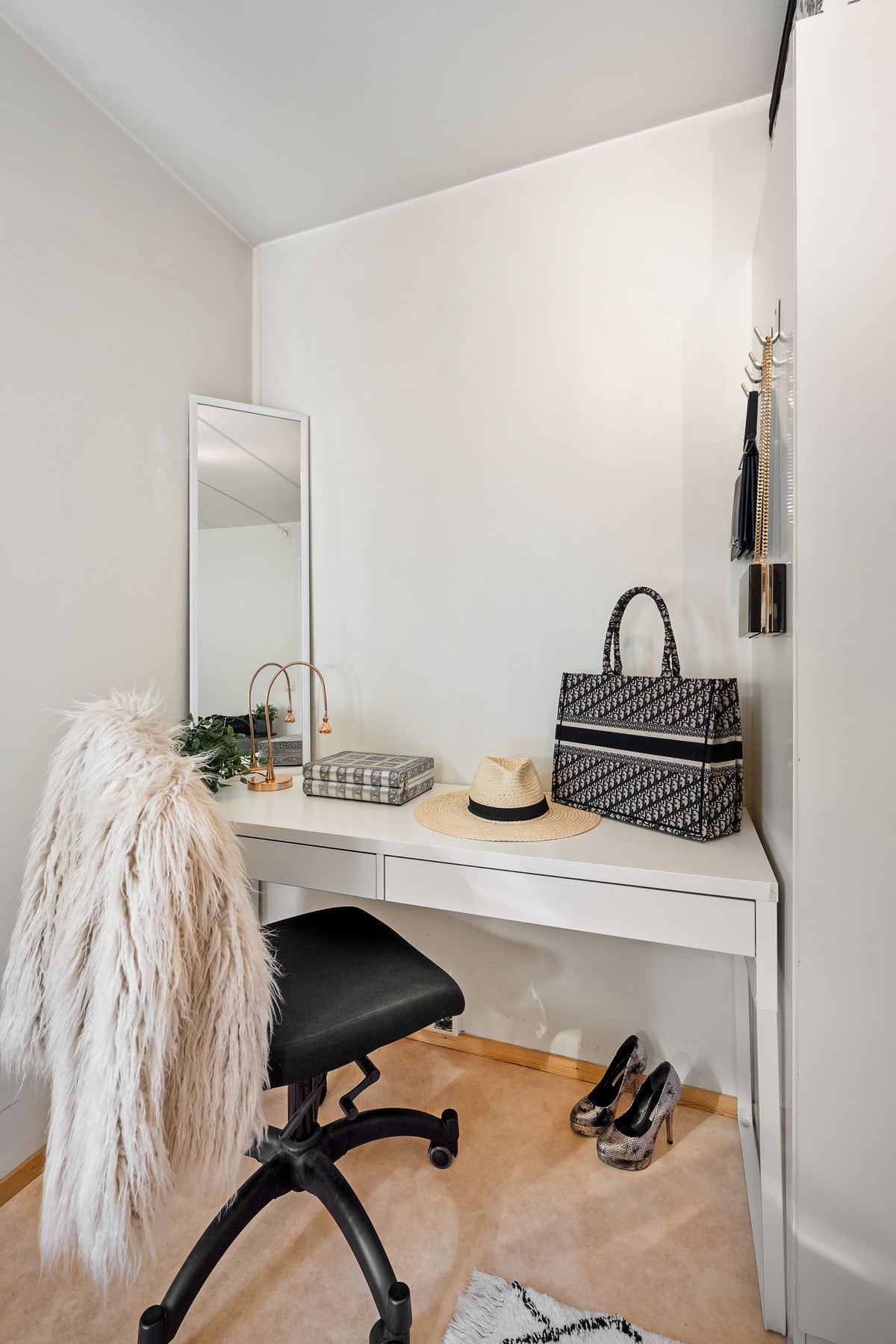 En kontorløsning som er perfekt for studier eller hjemmekontor Galleribilde