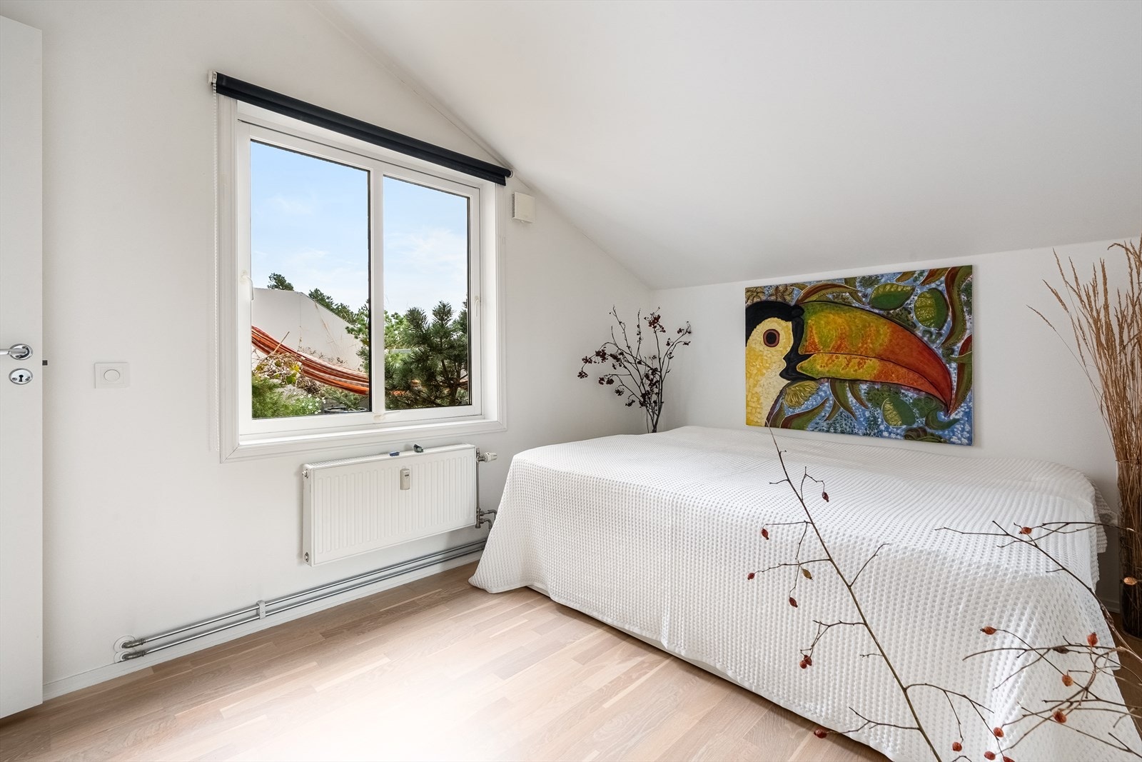 Gode oppbevaringsmuligheter gjør det enkelt å holde orden og skape en harmonisk sone for avslapning. Galleribilde