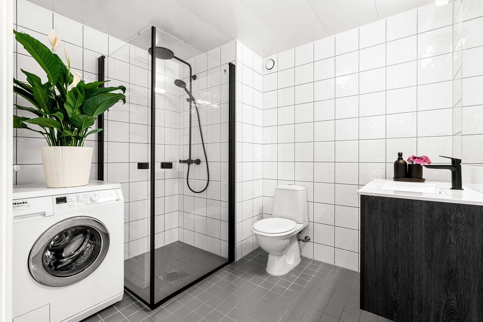 Premium, ekslusiv dusj og armatur fra Hansgrohe i høy kvalitet, installert i 2025. Galleribilde