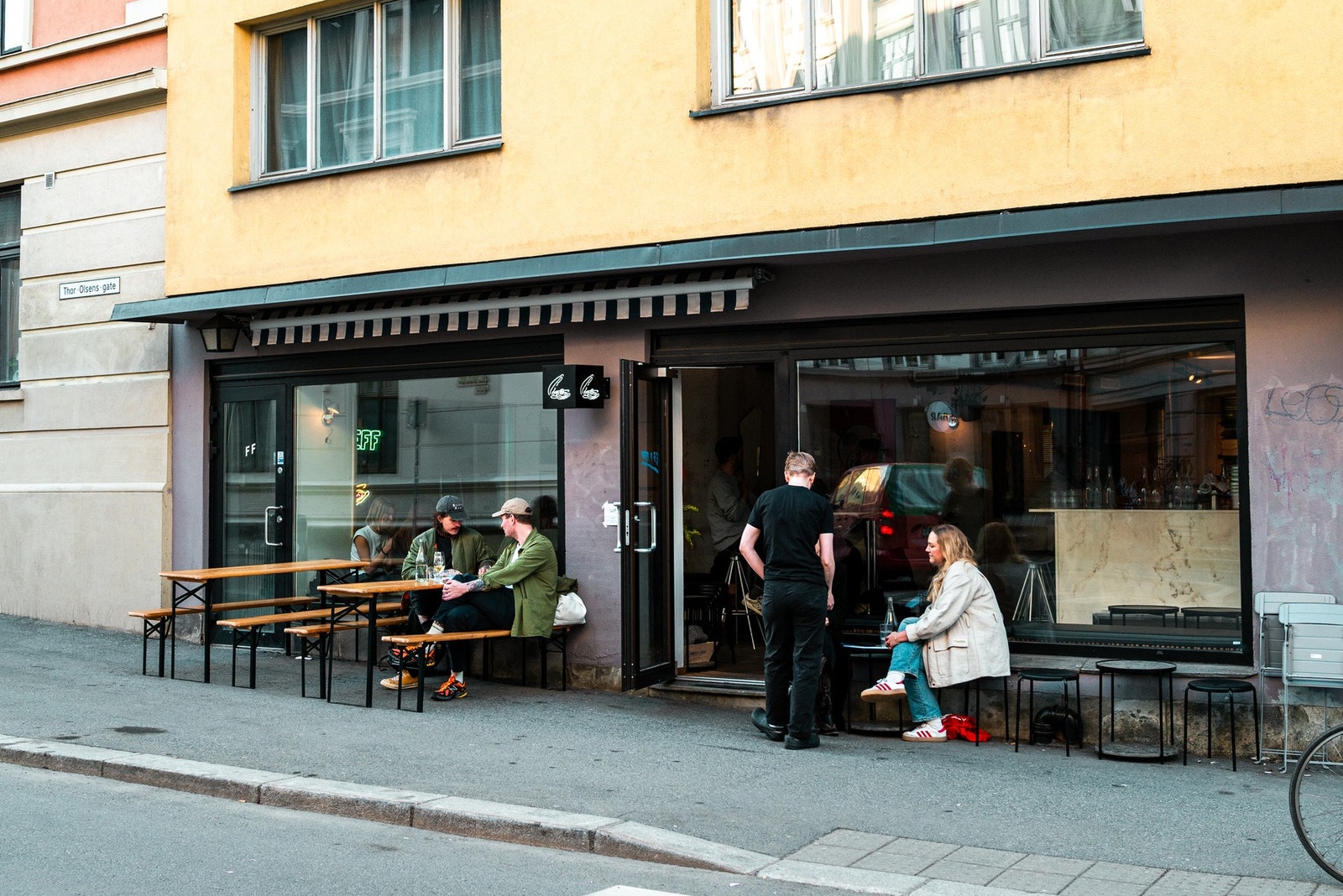 Eff Eff Østers- og vinbar har topp renommé. Ligger rett rundt hjørnet. Galleribilde