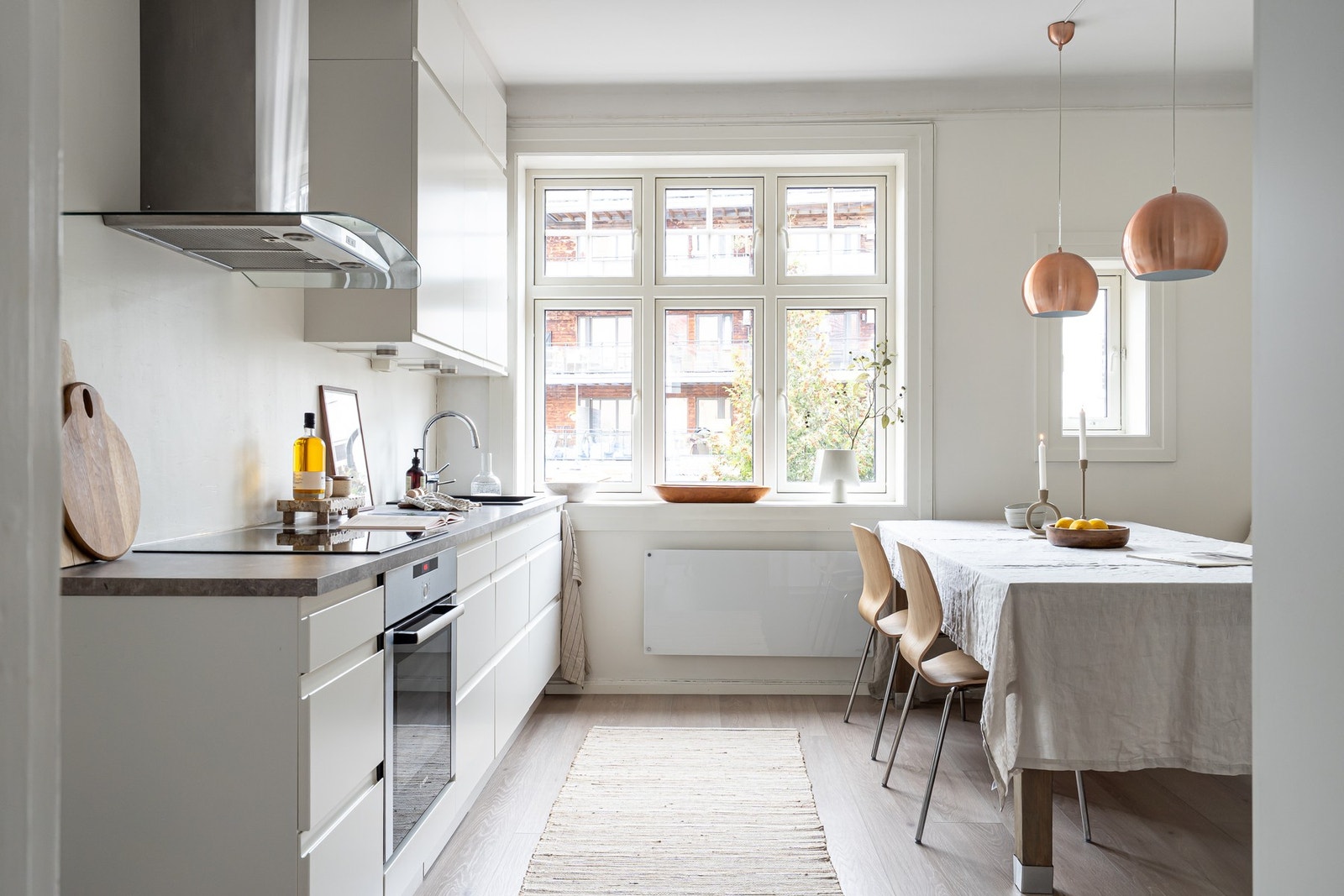 En lys og gjennomgående 2-roms leilighet med sentral beliggenhet på Torshov. Galleribilde