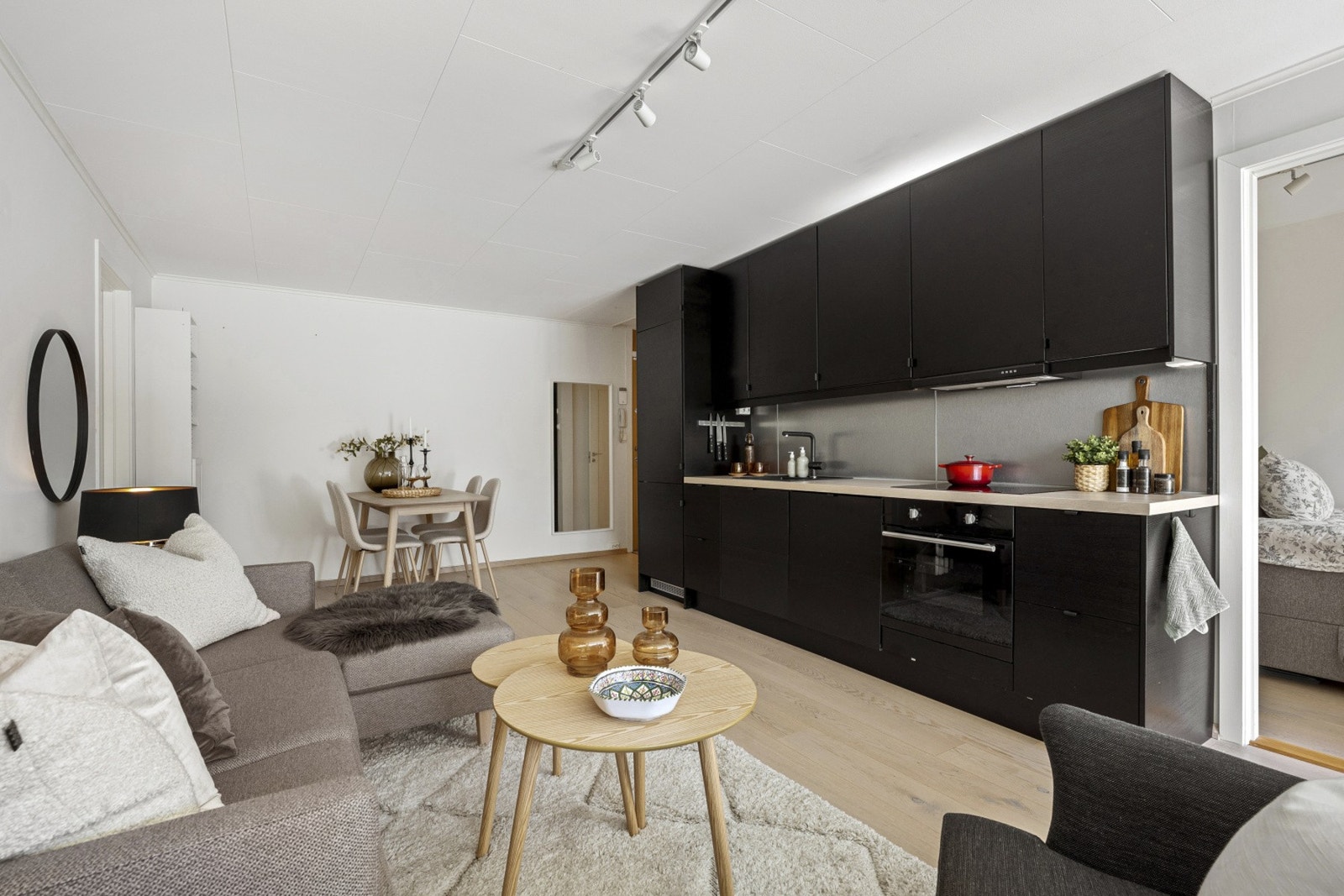 Den åpne løsningen gir god romfølelse Galleribilde