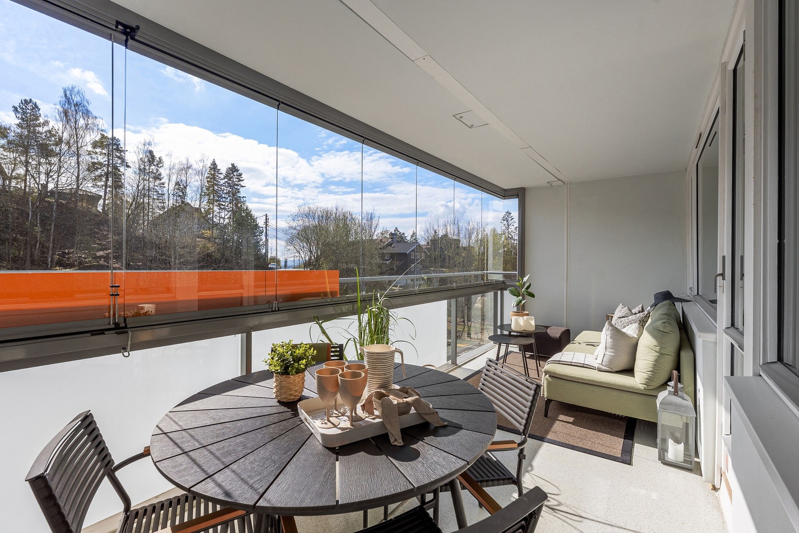 På balkongen kan man nyte morgenkaffen Galleribilde