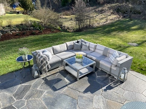 Koselig og lun uteplass med mye sol (selgers bilde) Galleribilde