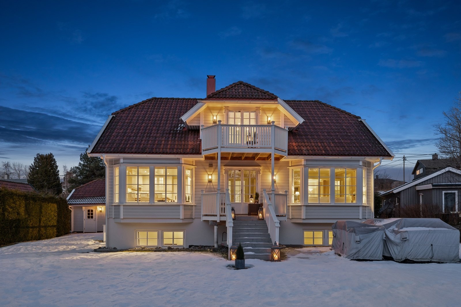 Innholdsrik og familievennlig enebolig med god plass både ute og inne. Galleribilde