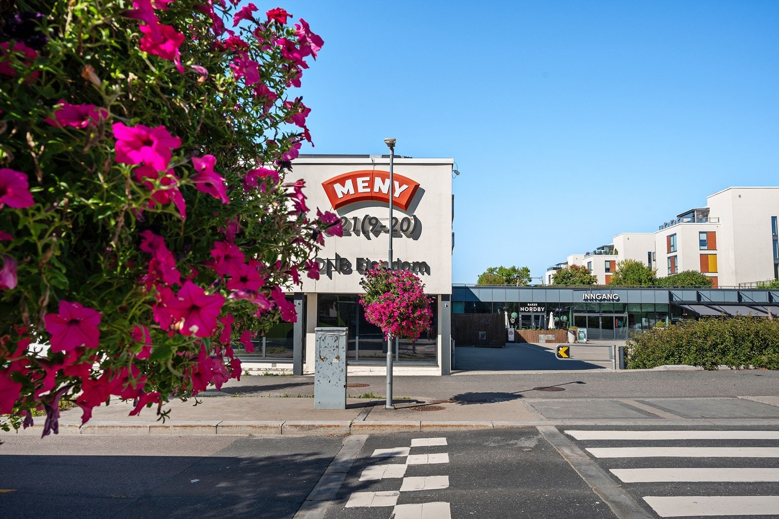 Tangen Senter med forretninger og de fleste servicetilbud ligger ca. 2 km fra boligen Galleribilde