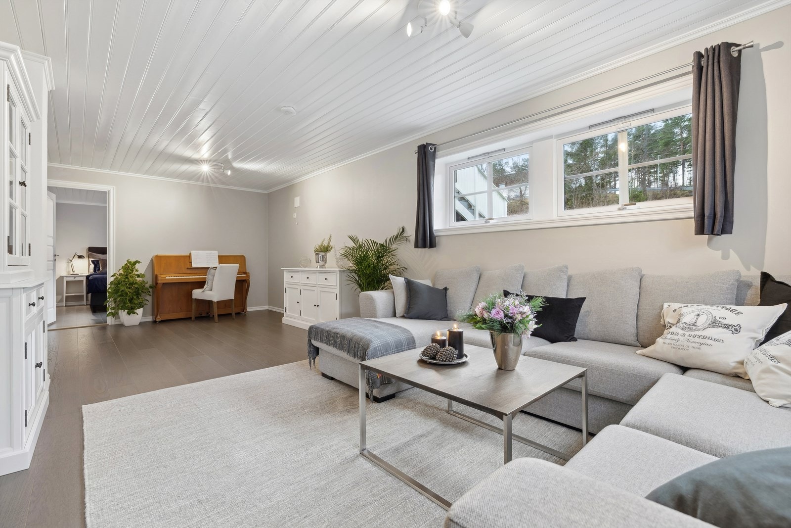 Stor stue med mulighet for kjøkkenløsning Galleribilde