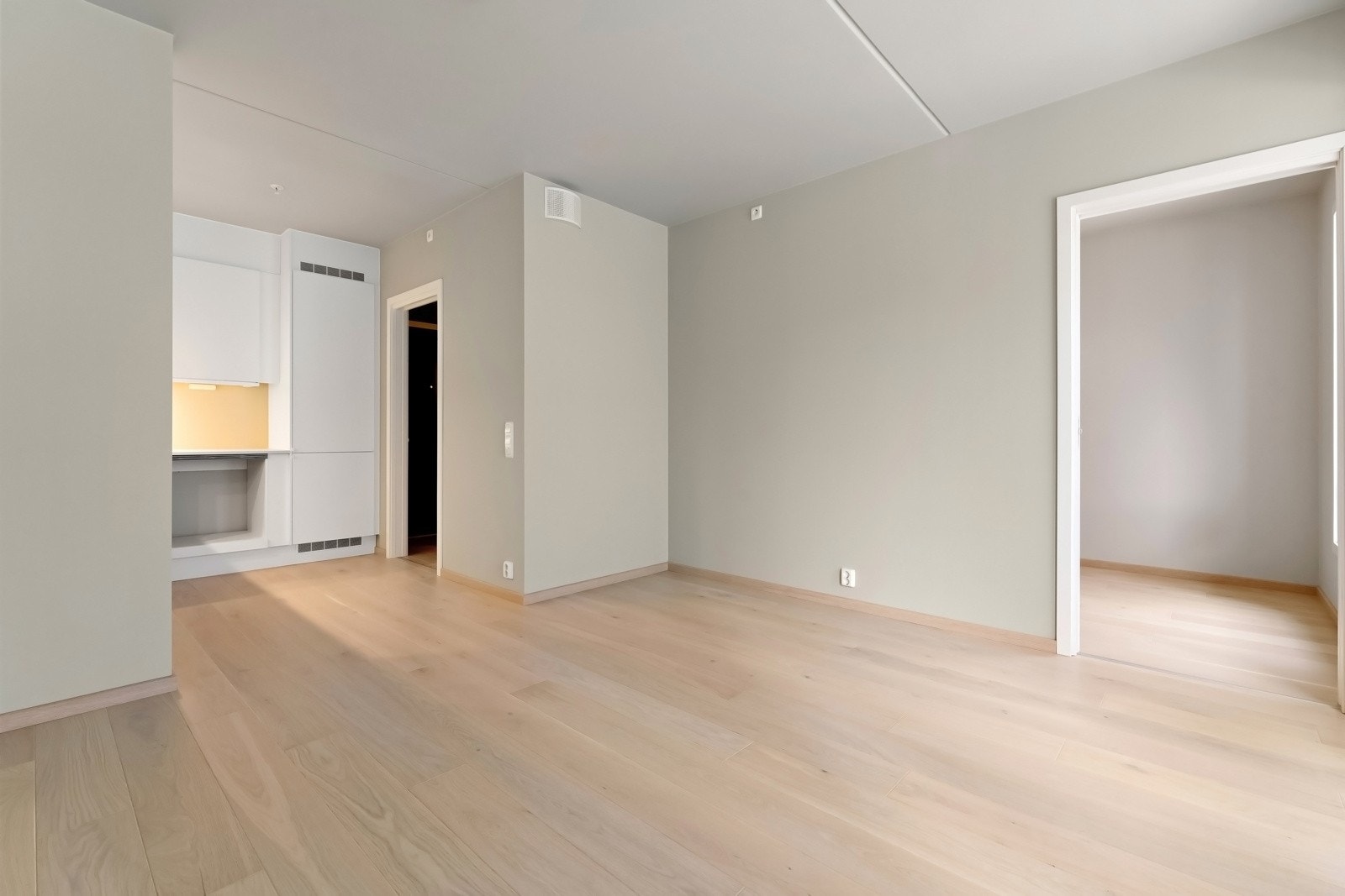 Kjekt å vite er at oppvarming og varmtvann er inkludert i felleskostnadene. Galleribilde