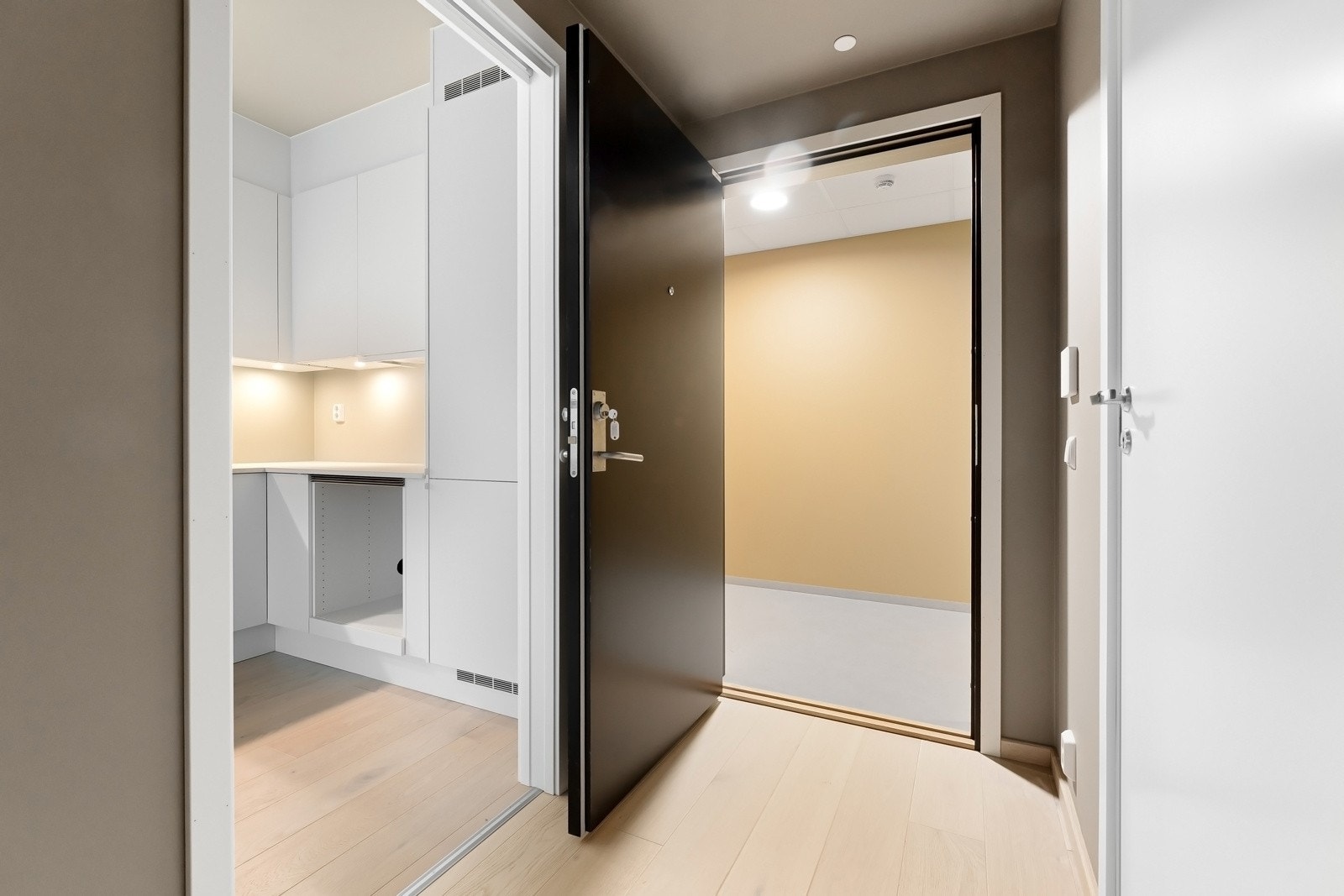 Velkommen til visning! Det er heis til etasjeplan. Galleribilde