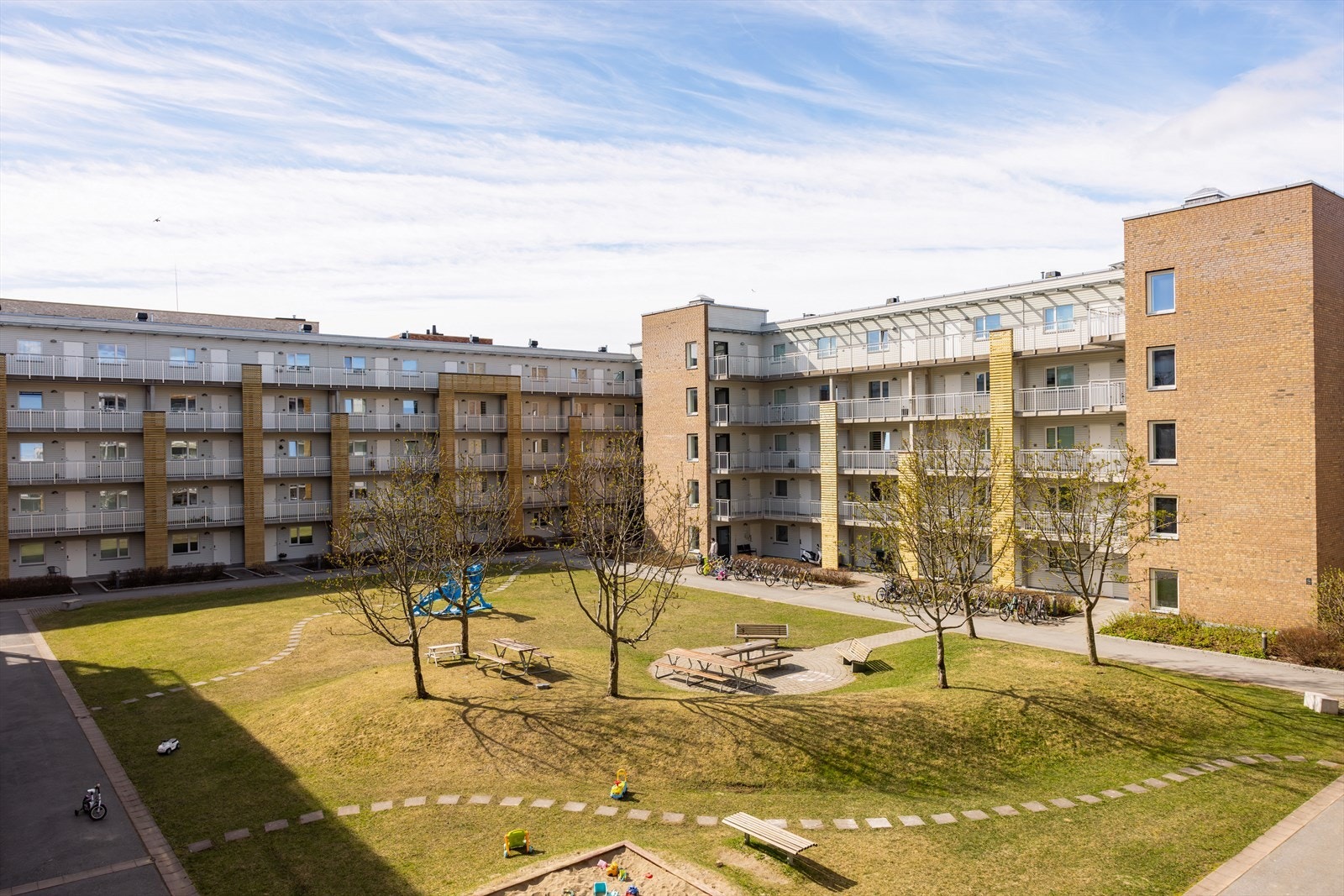 Bakgård. Galleribilde