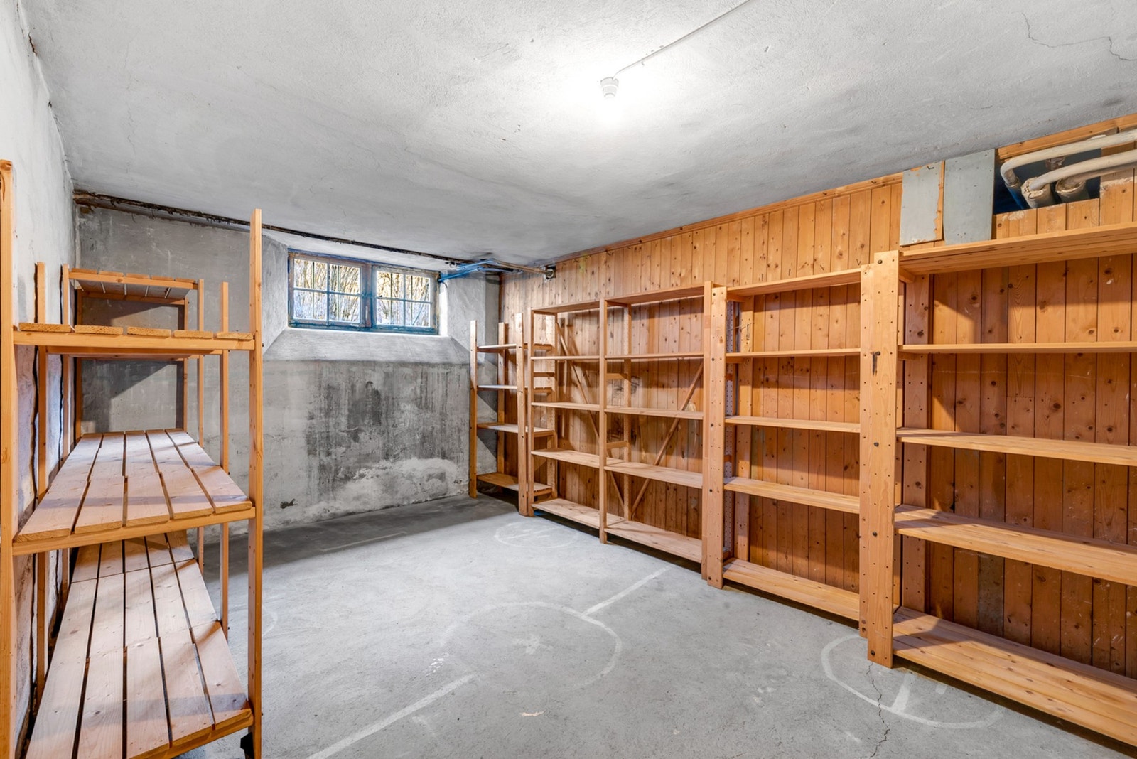 2 stk. kjellerboder på hele 20 kvm hhv 4 og 16 kvm Galleribilde