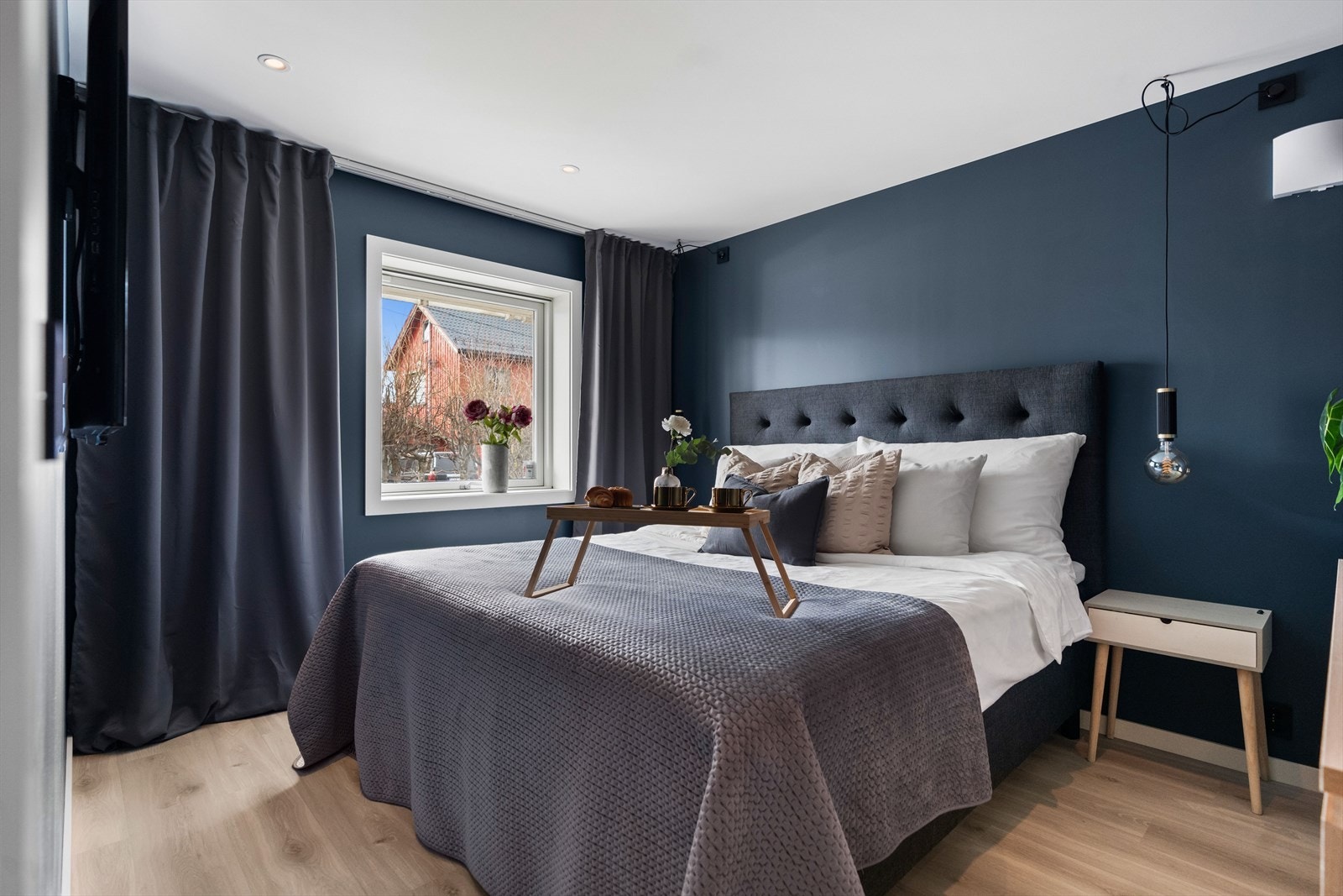 Videre rommer etasjen tre gode soverom. Galleribilde