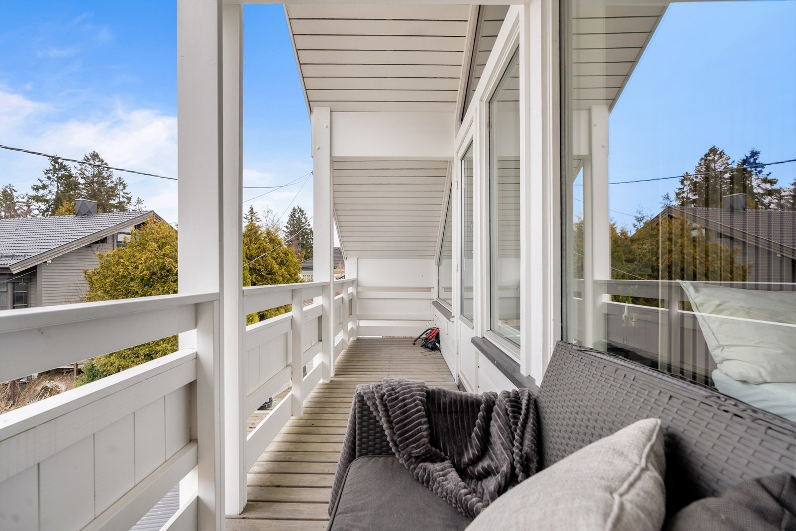 Fra loftstuen er det utgang til en nordvendt balkong med gulvareal på 7 m². Galleribilde