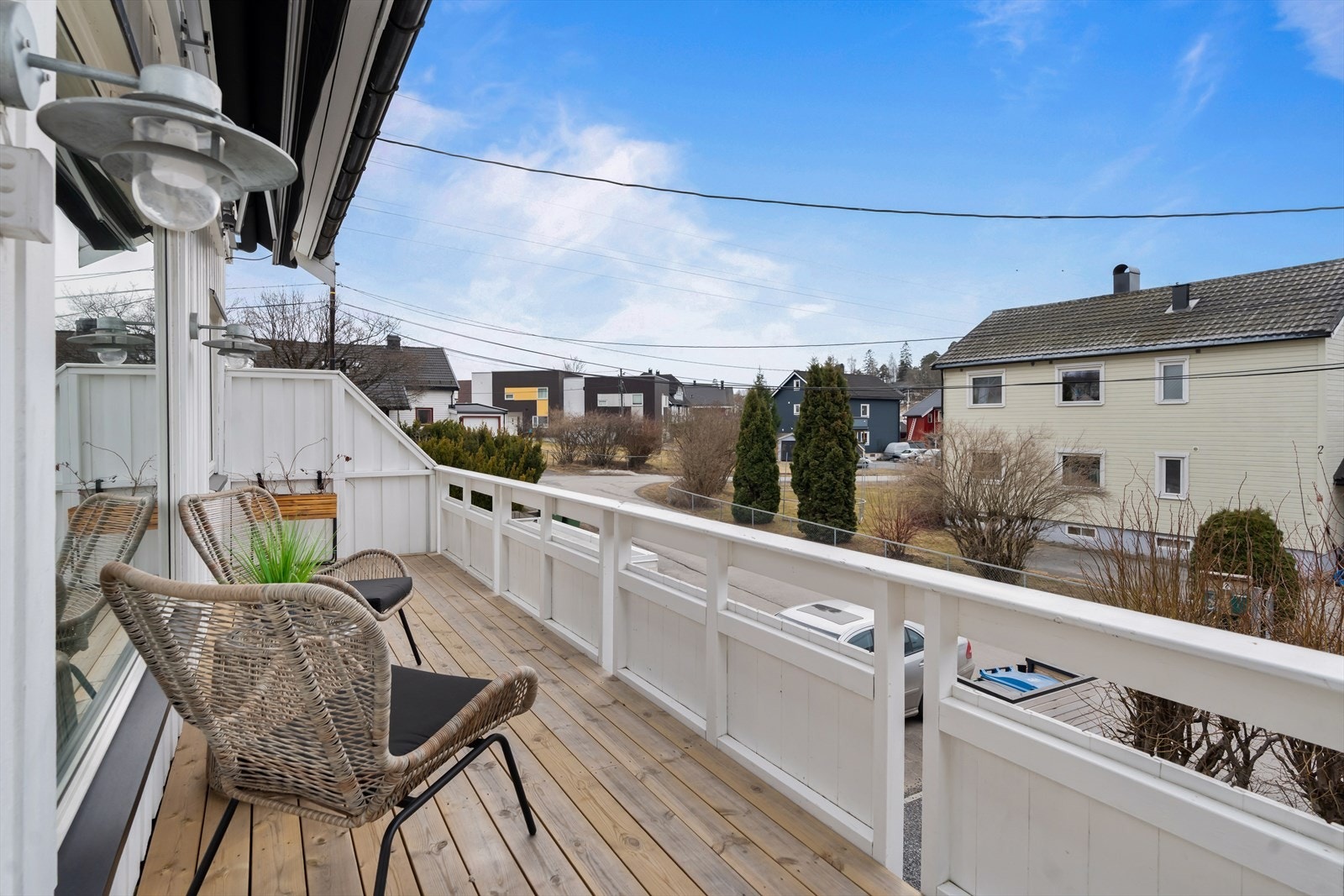 Her ute er det plass til sittegruppe. Galleribilde