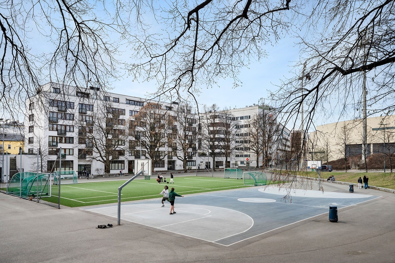 Umiddelbar nærhet til ulike idrettsbaner og aktiviteter. Galleribilde