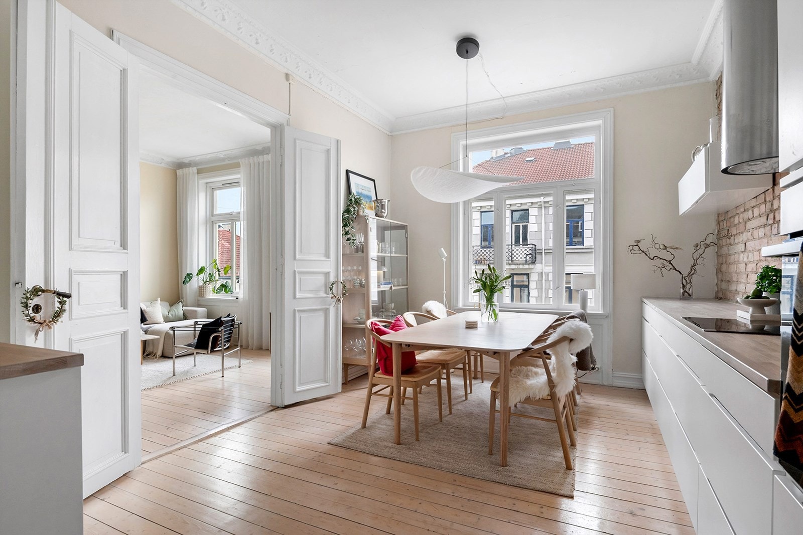 Leiligheten har god takhøyde. Galleribilde