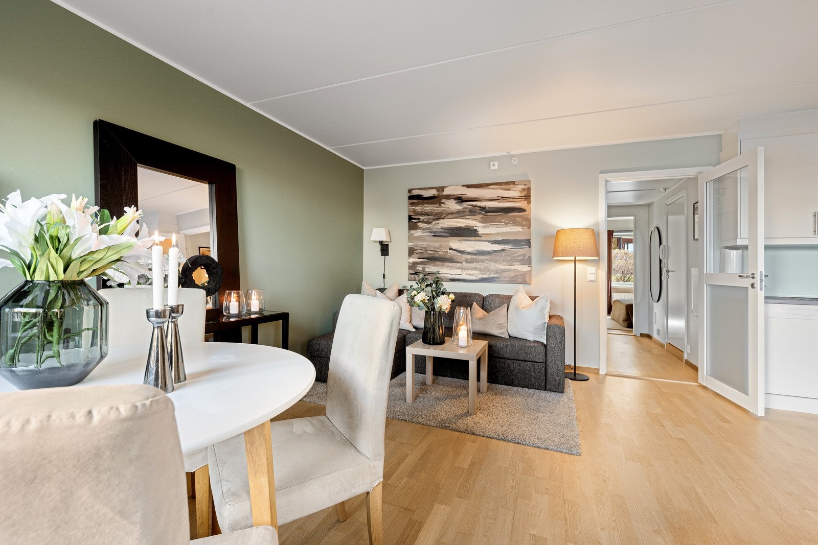 Leiligheten er lys og har en god gjennomgående planløsning Galleribilde