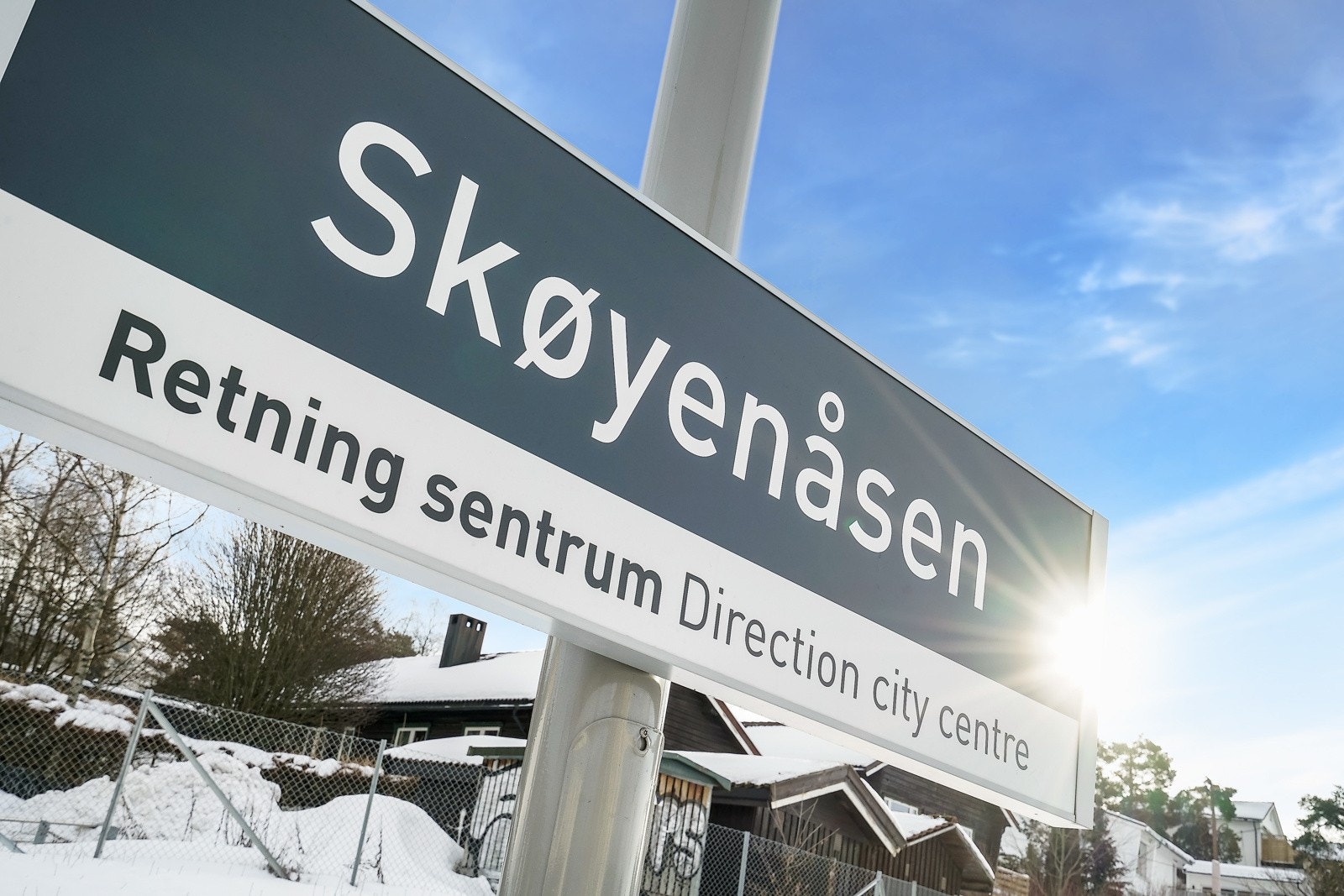 Kun et par minutter gange til offentlig kommunikasjon som både buss og T-bane (t -bane Oppsal stasjon ca 16 min til Oslo sentrum). Galleribilde