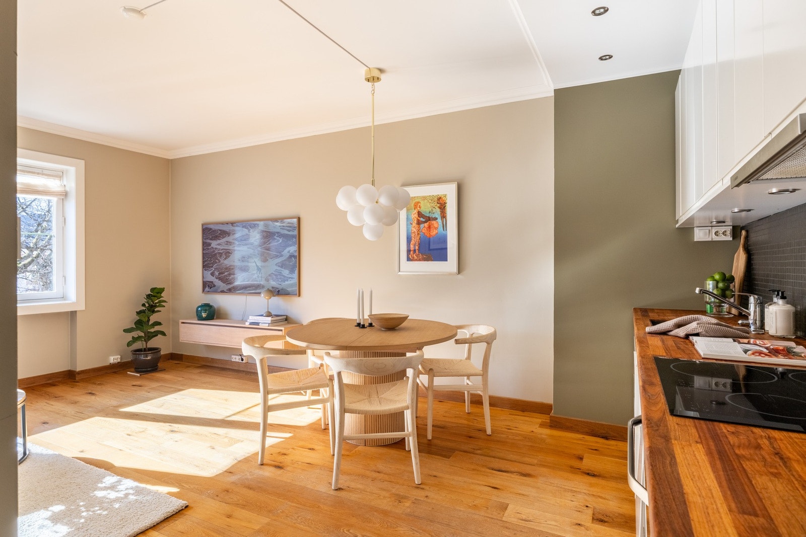 Den åpne planløsningen er godt utnyttet. Galleribilde