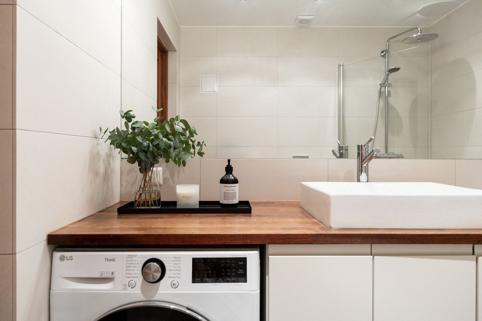 Det er opplegg og plass for vaskemaskin. Galleribilde